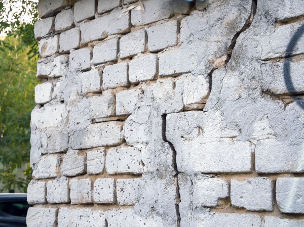 Cracked Brick Wall Repair in Frankfort